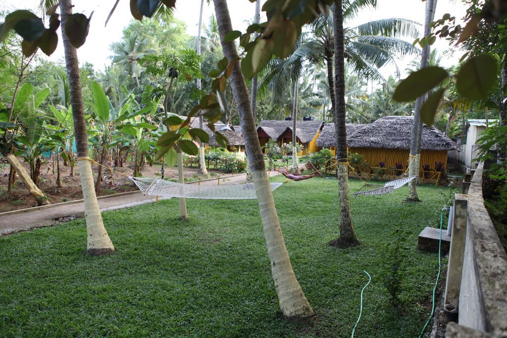 Savithri Inn Bamboo Cottages & Resorts Варкала Екстер'єр фото