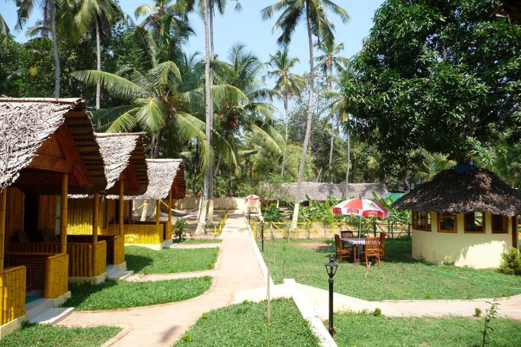 Savithri Inn Bamboo Cottages & Resorts Варкала Екстер'єр фото