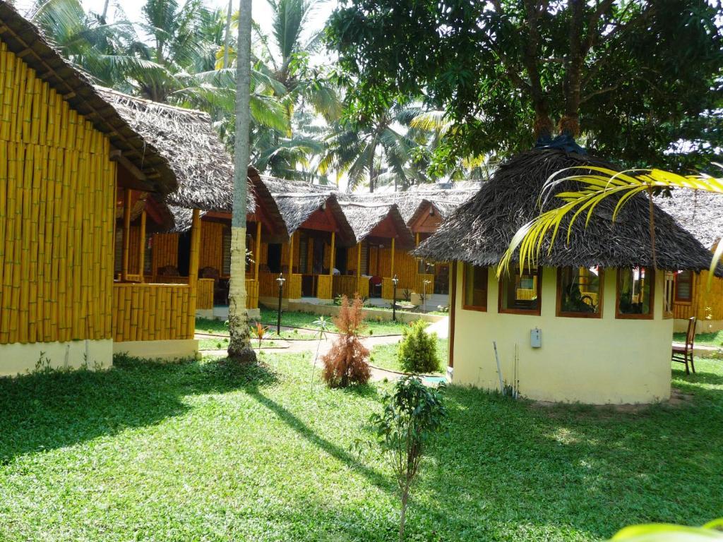Savithri Inn Bamboo Cottages & Resorts Варкала Екстер'єр фото