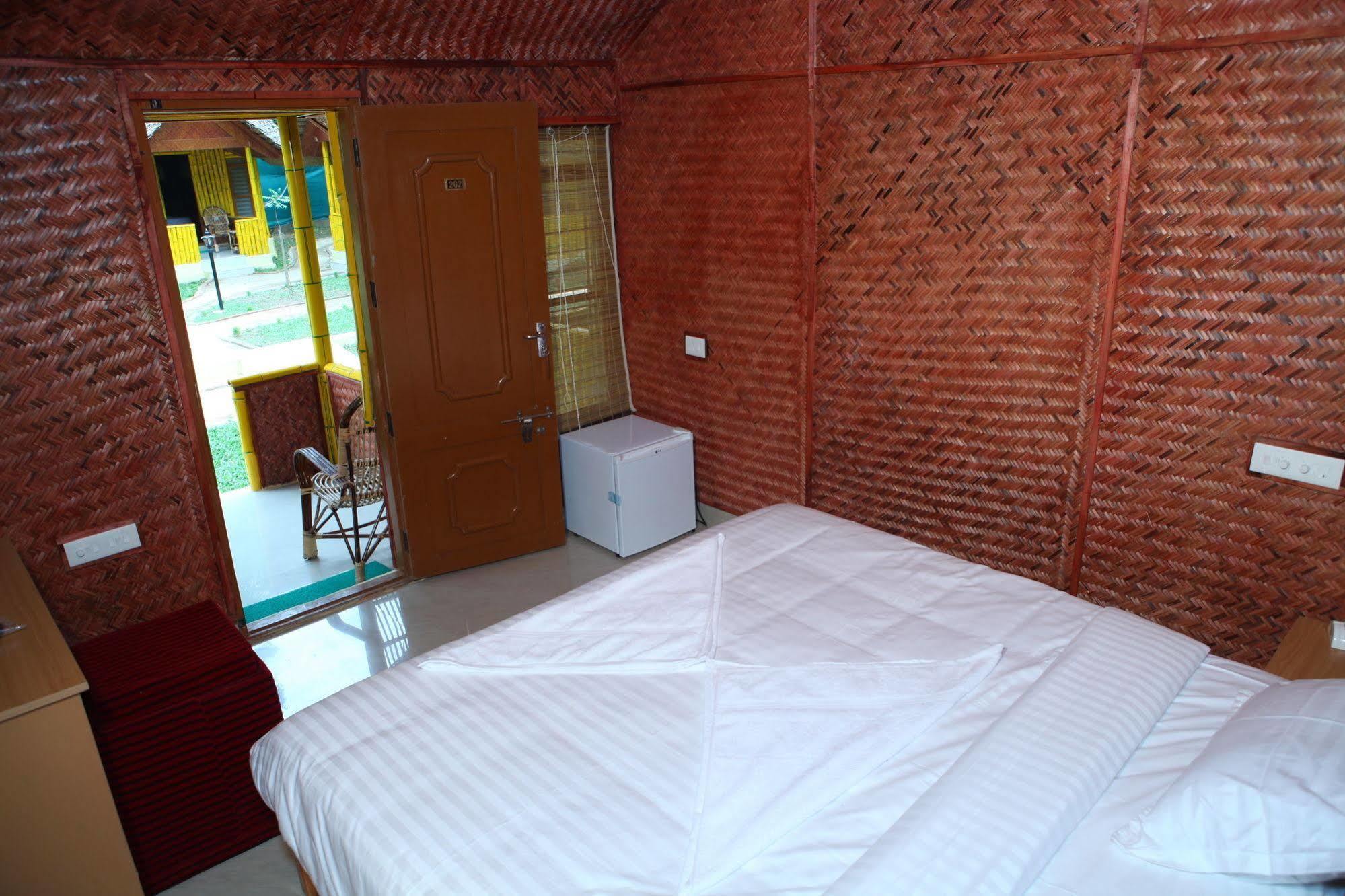 Savithri Inn Bamboo Cottages & Resorts Варкала Екстер'єр фото
