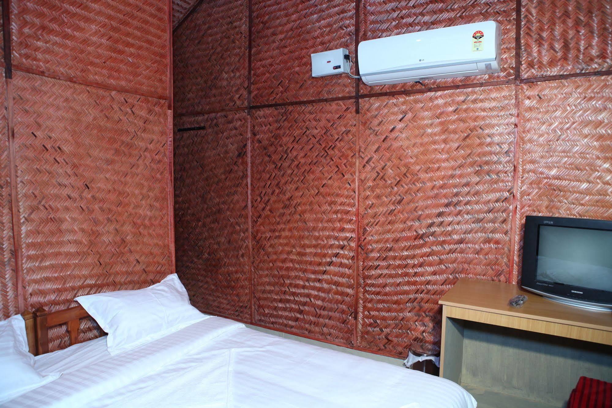 Savithri Inn Bamboo Cottages & Resorts Варкала Екстер'єр фото