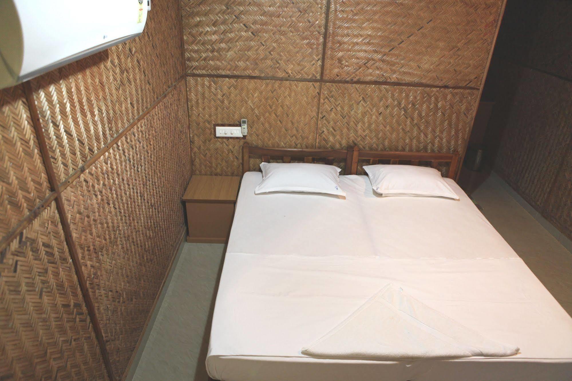Savithri Inn Bamboo Cottages & Resorts Варкала Екстер'єр фото