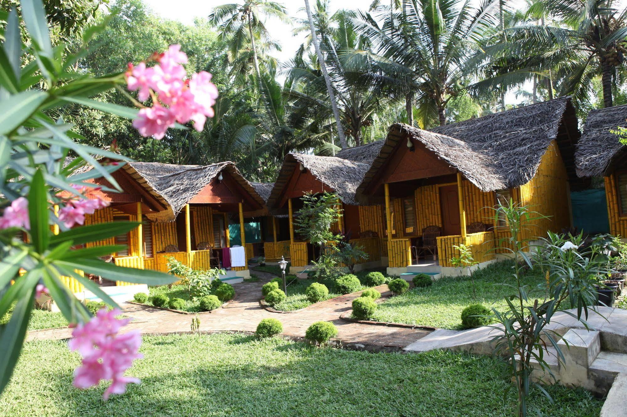 Savithri Inn Bamboo Cottages & Resorts Варкала Екстер'єр фото